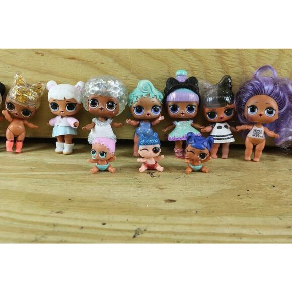 LoL Surprise Dolls Omg Lot of 77+ Dolls including minis Pieces Royal Bee Nomi - Picture 12 of 13